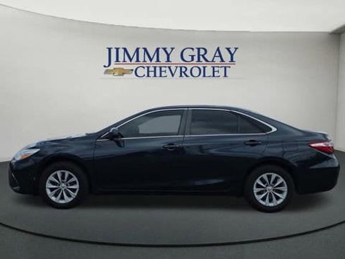 Used 2017 Toyota Camry LE image 2