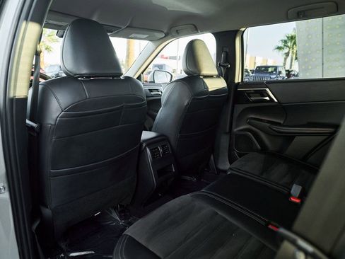 Used 2024 Mitsubishi Outlander SE image 20