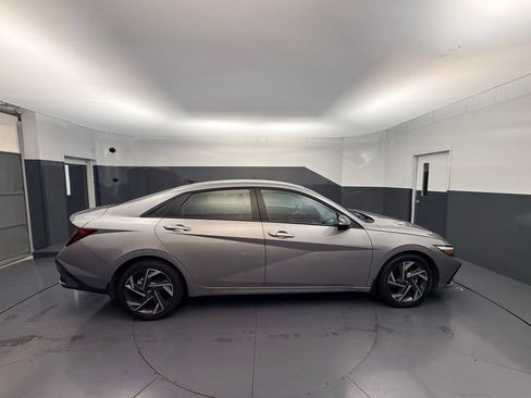 Used 2025 Hyundai Elantra Sport FWD image 6