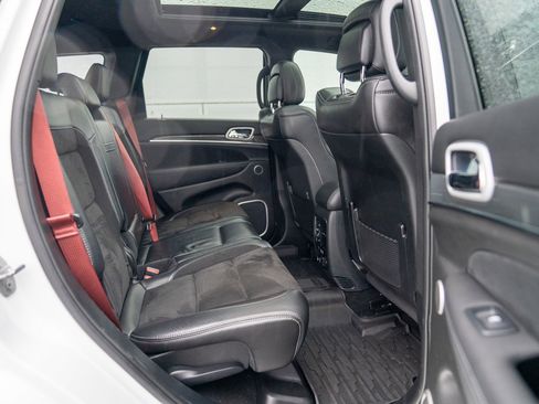 Used 2019 Jeep Grand Cherokee SRT image 27