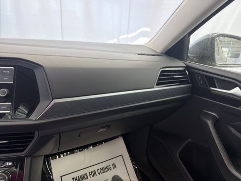 Used 2024 Volkswagen Jetta SE FWD image 11
