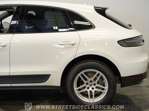 Used 2019 Porsche Macan AWD/4WD image 26