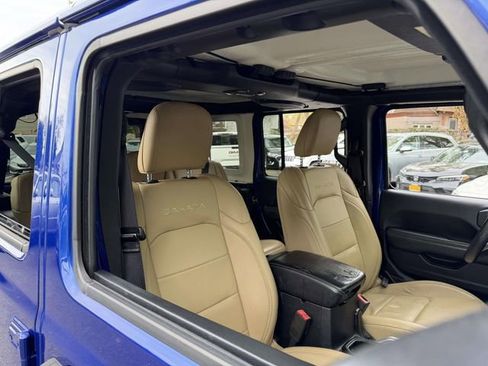 Used 2018 Jeep Wrangler Unlimited Sahara w/ Dual Top Group AWD/4WD image 12