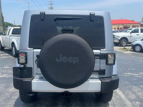 Used 2015 Jeep Wrangler Unlimited Sahara w/ Connectivity Group AWD/4WD image 4