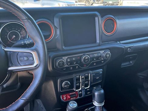 Used 2022 Jeep Gladiator Mojave w/ Cold Weather Group image 18