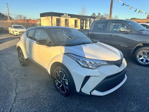 Used 2020 Toyota C-HR XLE image 3