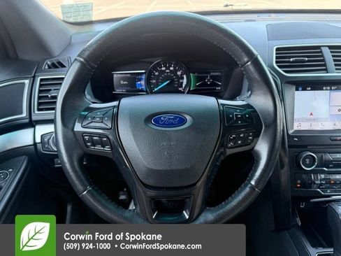 Used 2017 Ford Explorer XLT w/ Equipment Group 202A AWD/4WD image 22