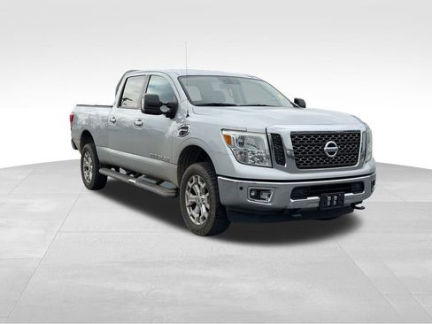Used 2016 Nissan Titan SV image 1