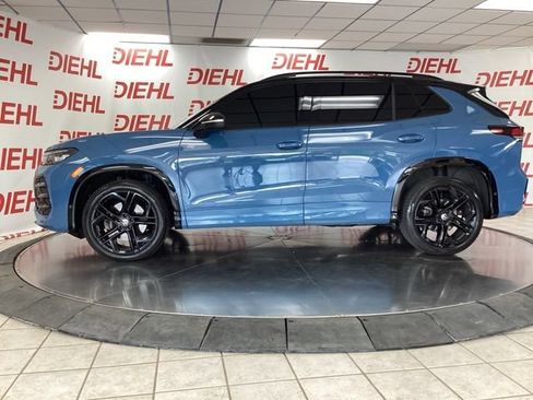 Used 2025 Volkswagen Tiguan SE R-Line AWD/4WD image 4