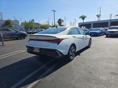 Used 2025 Hyundai Elantra Sport FWD image 7