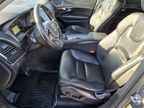 Used 2020 Volvo XC90 T8 Momentum image 10