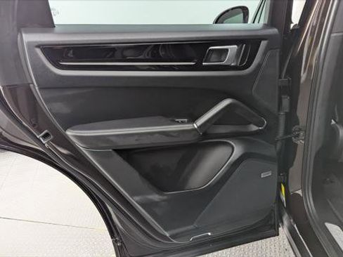 Used 2019 Porsche Cayenne image 16