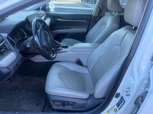 Used 2022 Toyota Camry SE FWD image 10