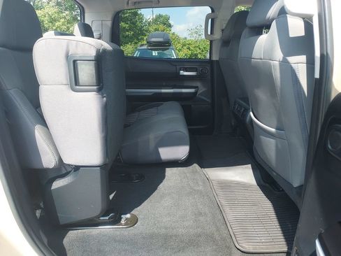 Used 2019 Toyota Tundra SR5 w/ SR5 Upgrade Package AWD/4WD image 34