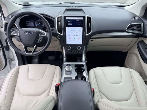 Used 2022 Ford Edge Titanium image 2