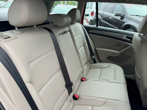 Used 2015 Volkswagen Golf SE image 17