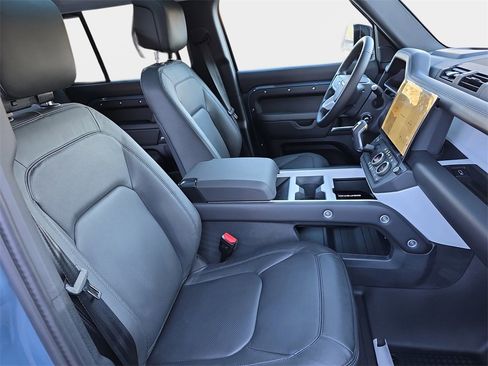 New 2026 Land Rover Defender 110 X-Dynamic SE image 10