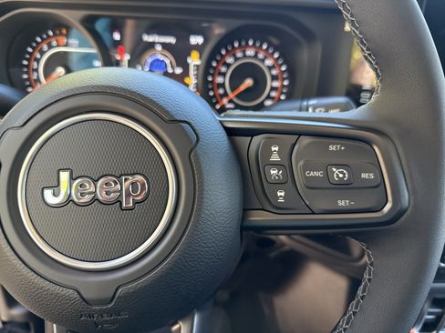 New 2025 Jeep Gladiator Sport w/ Premium Package image 26
