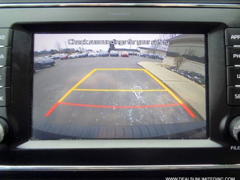 Used 2017 Kia Sedona LX w/ LX Essentials Premium Package image 13