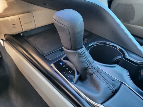 Used 2018 Toyota Camry LE image 23