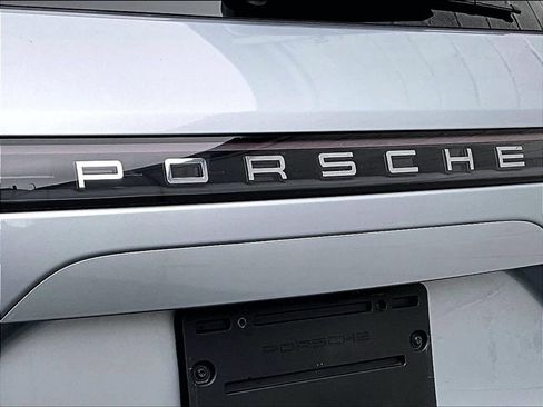 Certified 2022 Porsche Cayenne AWD/4WD image 13