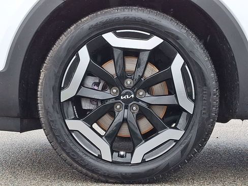 Used 2024 Kia Telluride EX image 9