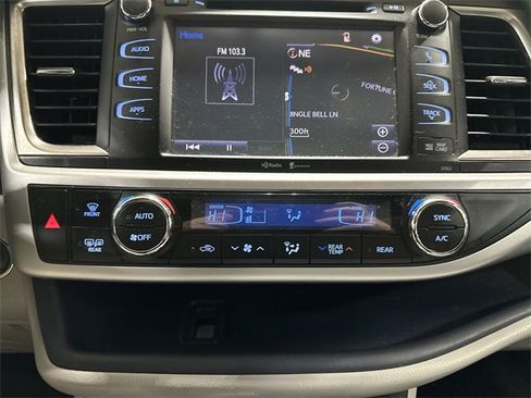 Used 2015 Toyota Highlander XLE image 21