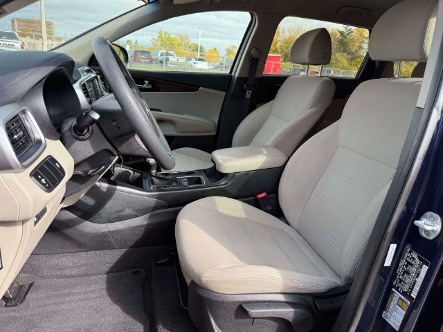 Used 2018 Kia Sorento FWD image 17
