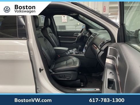 Used 2019 Ford Explorer Platinum image 15