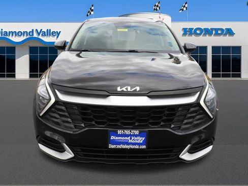 Used 2023 Kia Sportage LX FWD image 2