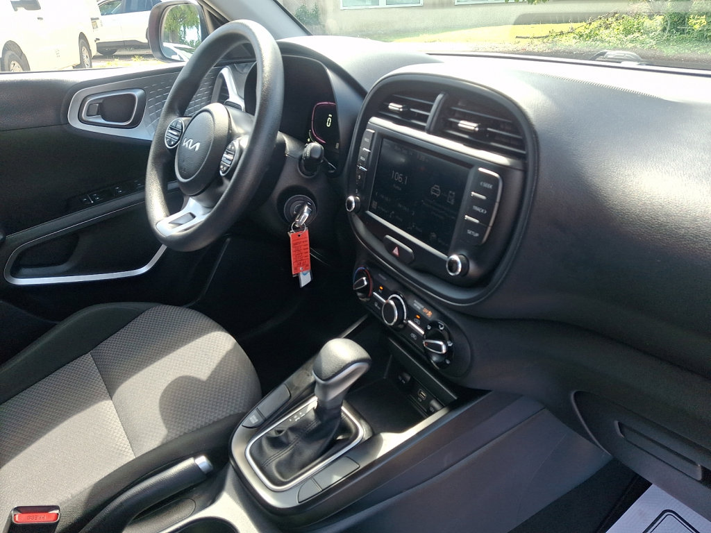 Used 2024 Kia Soul LX w/ LX Technology Package FWD image 13