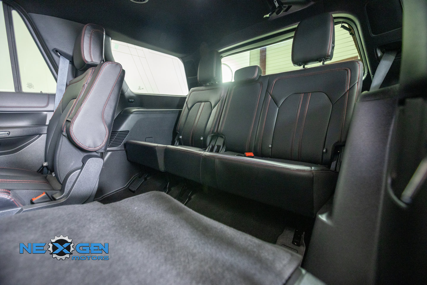 Used 2024 Ford Expedition Limited AWD/4WD image 32