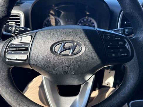 Used 2021 Hyundai Venue SE FWD image 14