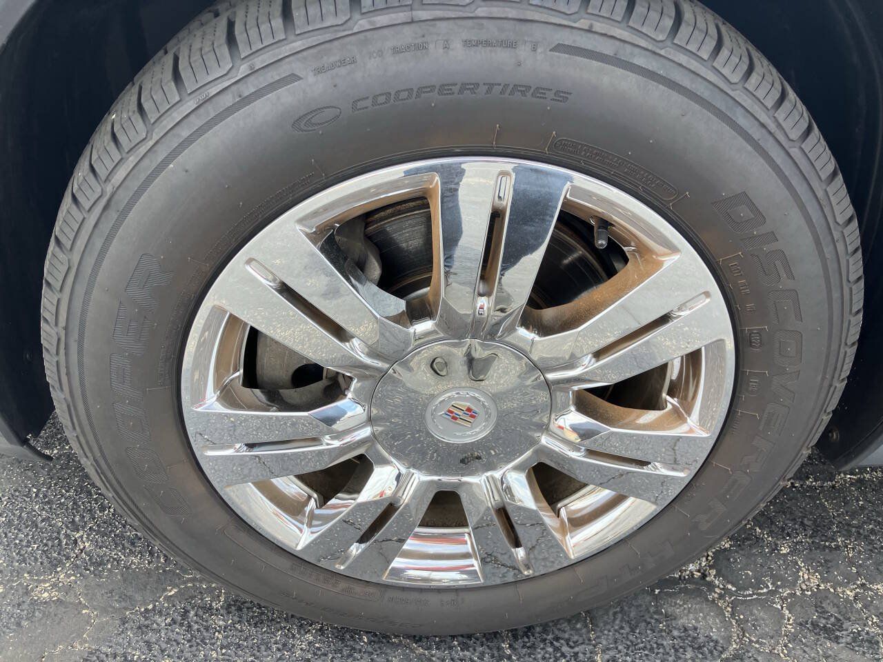 Used 2016 Cadillac SRX Luxury w/ Driver Awareness Package AWD/4WD image 30