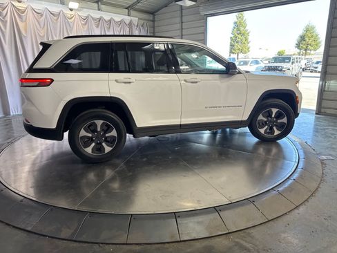 Used 2024 Jeep Grand Cherokee Limited 4xe AWD/4WD image 4
