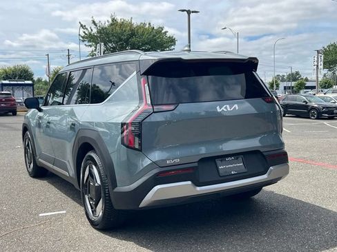 Certified 2024 Kia EV9 Wind AWD/4WD image 9