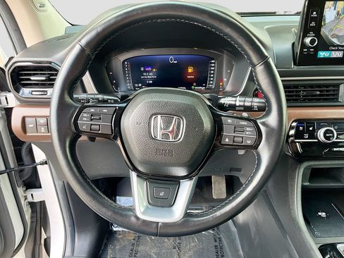 Used 2025 Honda Pilot Elite image 11