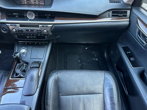Used 2016 Lexus ES 300h image 29
