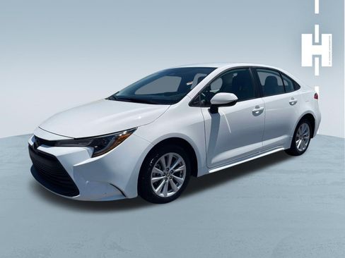 Used 2025 Toyota Corolla LE w/ LE Premium Package FWD image 3