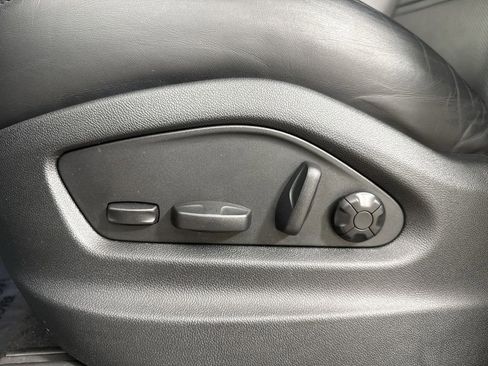 Certified 2023 Porsche Cayenne AWD/4WD image 40