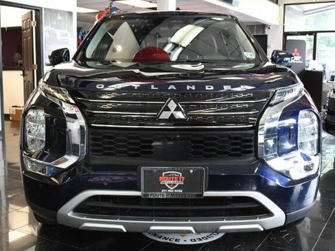 Used 2023 Mitsubishi Outlander SE AWD/4WD image 2