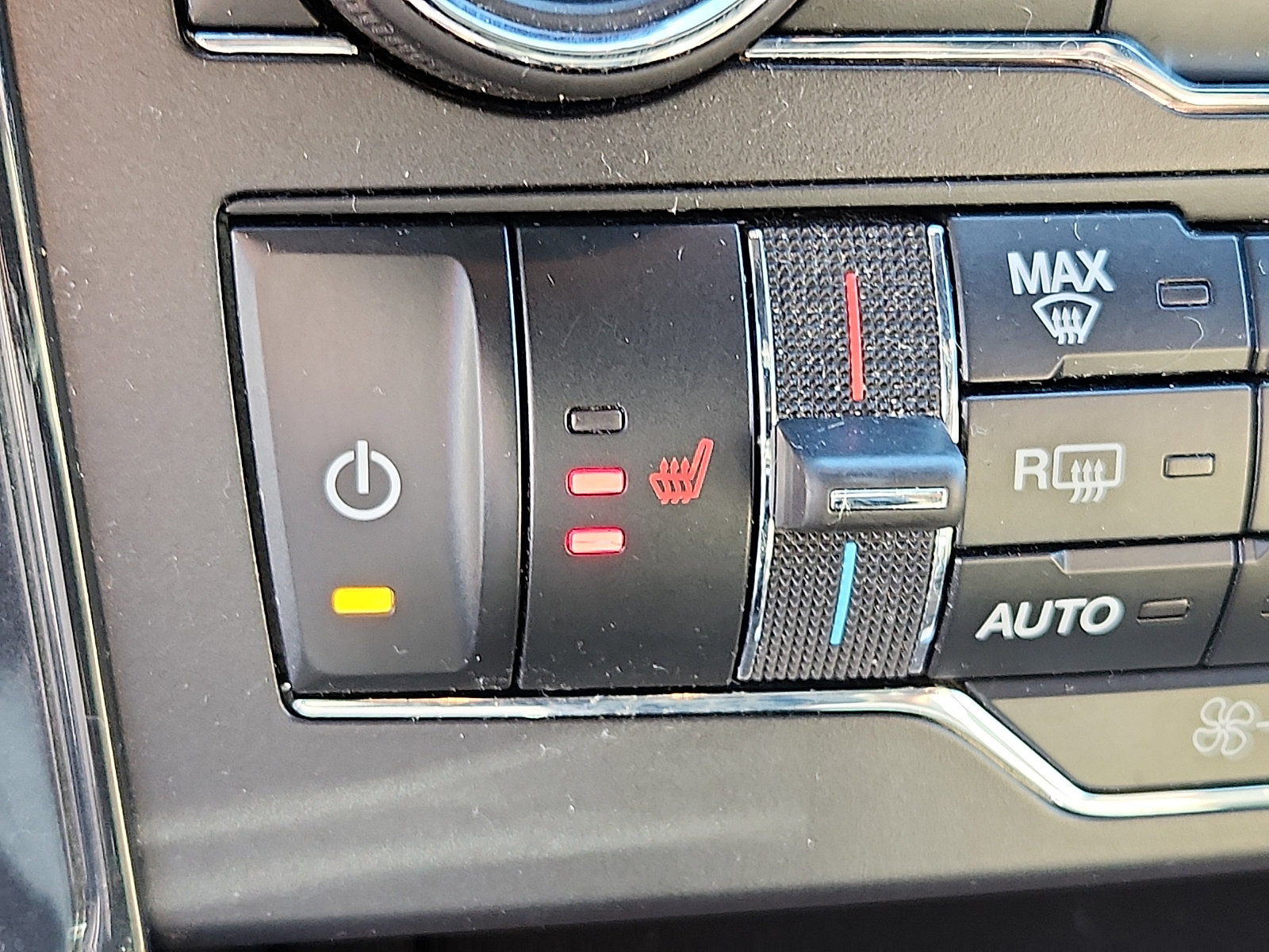 Used 2017 Ford Explorer XLT w/ Equipment Group 202A AWD/4WD image 25