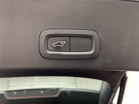 Used 2023 Volvo XC40 B5 Core AWD/4WD image 28