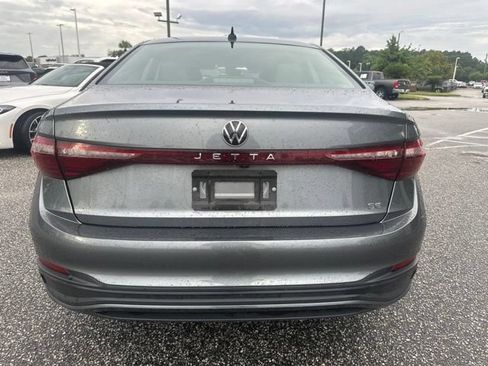 Used 2025 Volkswagen Jetta SE FWD image 12