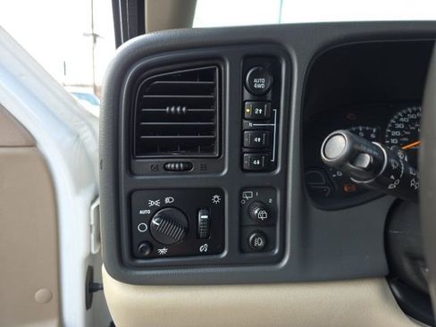 Used 2004 Chevrolet Tahoe Z71 w/ Z71 Preferred Equipment Group AWD/4WD image 18