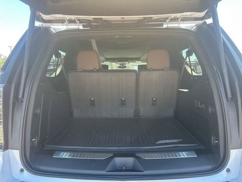 Used 2026 Chevrolet Suburban High Country AWD/4WD image 31