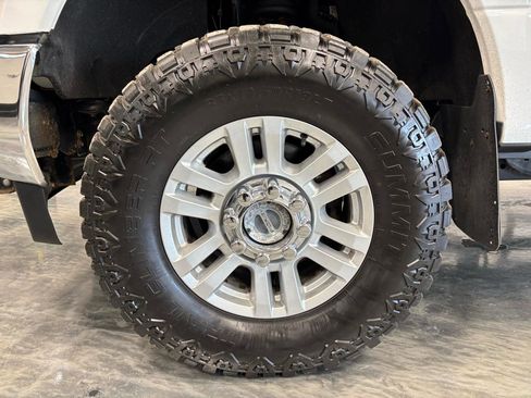 Used 2019 Ford F250 XLT w/ Snow Plow Prep Package image 6