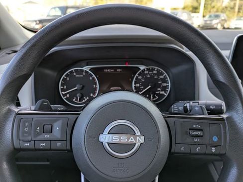 Used 2023 Nissan Rogue SV image 29