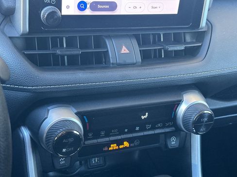 Used 2024 Toyota RAV4 XLE image 19