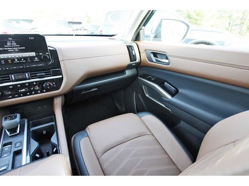 Used 2024 Nissan Pathfinder Platinum w/ Cargo Package image 8